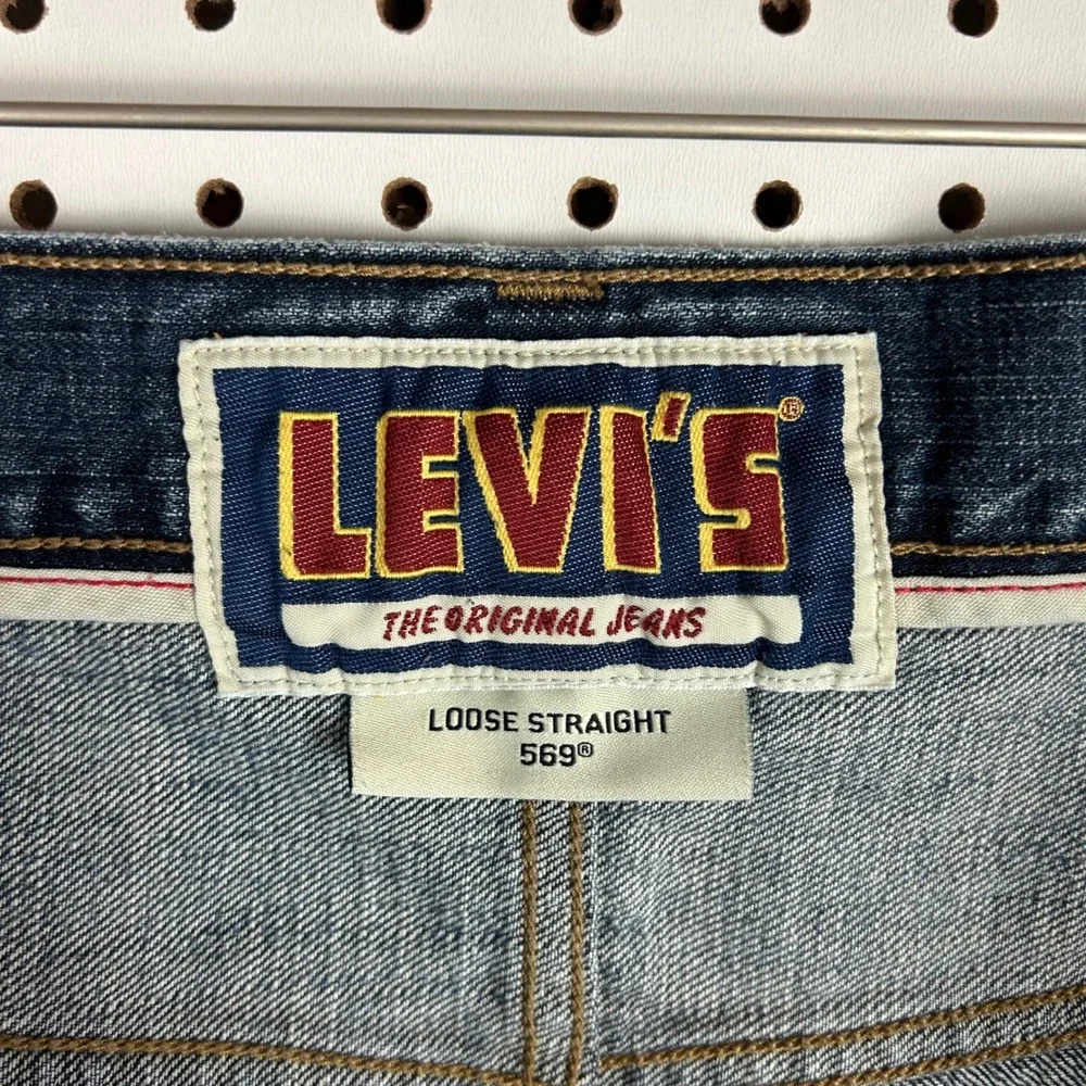 Levis 569 Loose Straight Shorts Mens 40 Blue Denim Embroidered Capri Hemmed Y2K